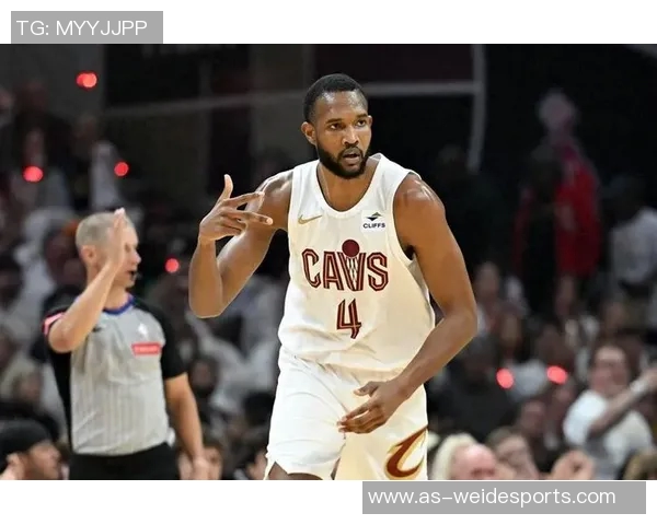 米切尔半场表现亮眼仅用16分钟砍下14分4助攻3抢断展现实力